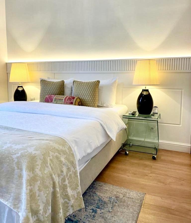 Luxury Suites & Apartments Mondrian Market Square II Warsaw Bilik gambar