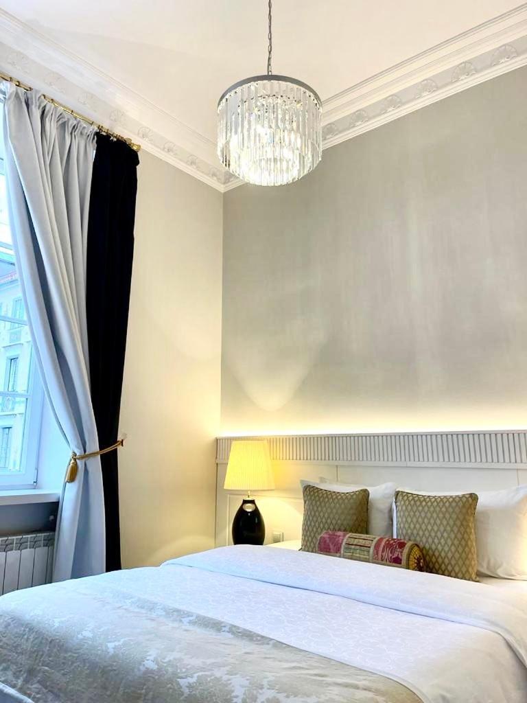 Luxury Suites & Apartments Mondrian Market Square II Warsaw Bilik gambar