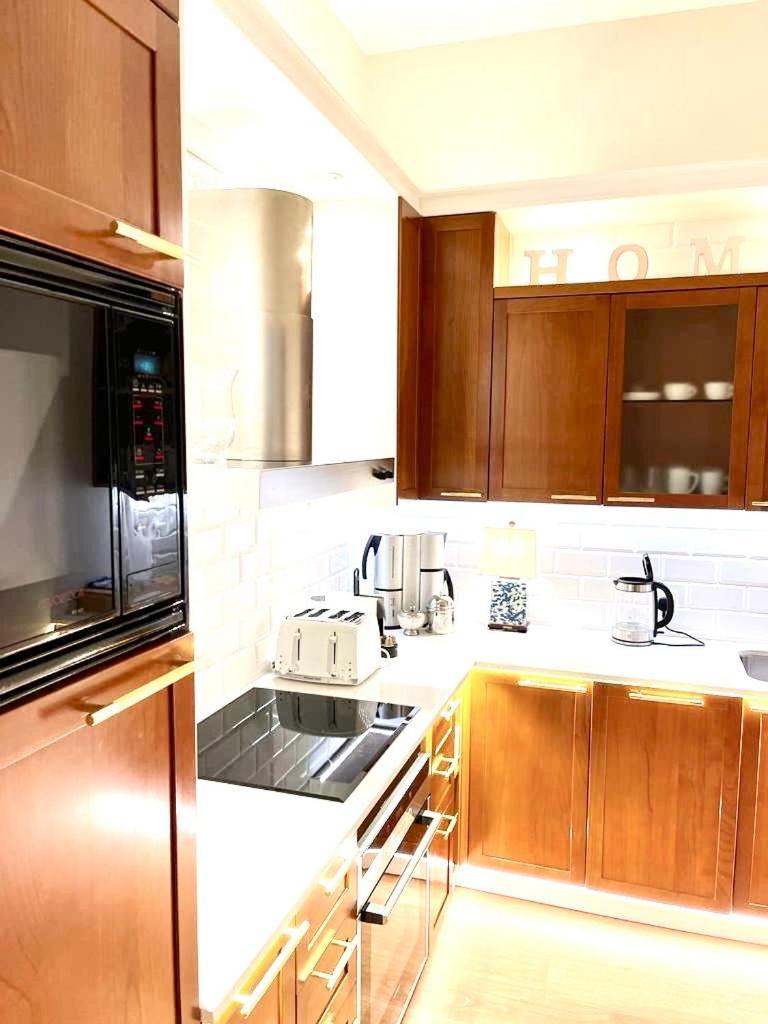 Luxury Suites & Apartments Mondrian Market Square II Warsaw Bilik gambar