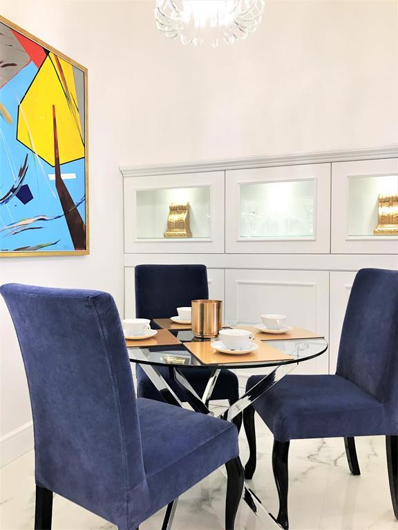 Luxury Suites & Apartments Mondrian Market Square II Warsaw Luaran gambar