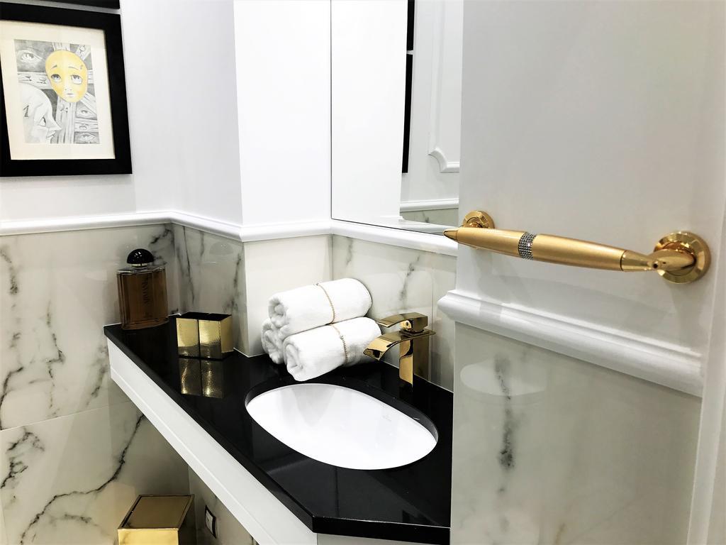 Luxury Suites & Apartments Mondrian Market Square II Warsaw Luaran gambar